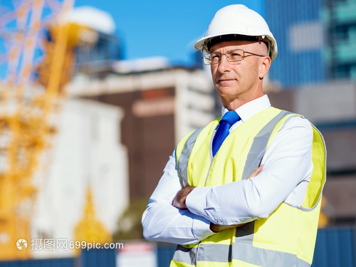 筑夢(mèng)藍(lán)圖下的守護(hù)者——記建筑工地上的工程師與建設(shè)者